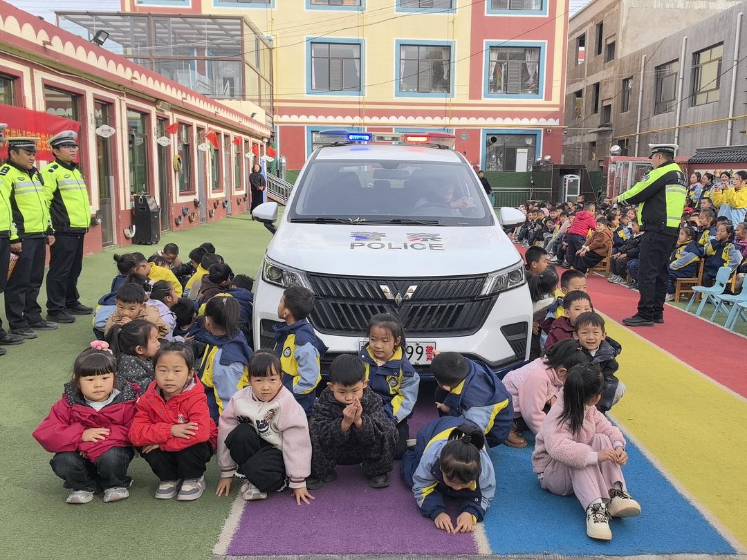 靖边公安：警车进“课堂” 安全入童心