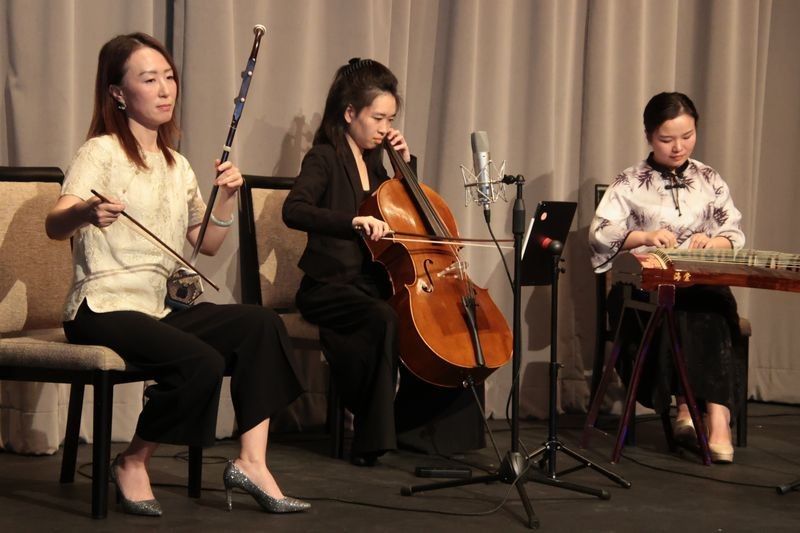 李德伦音乐基金会举行中西汇粹音乐宴会 加拿大共工新闻社社长孙瑞祥教授采访李德伦音乐基金会理事长李燕女士(图16) 李德伦音乐基金会举行中西汇粹音乐宴会 加拿大共工新闻社社长孙瑞祥教授采访李德伦音乐基金会理事长李燕女士(图16)