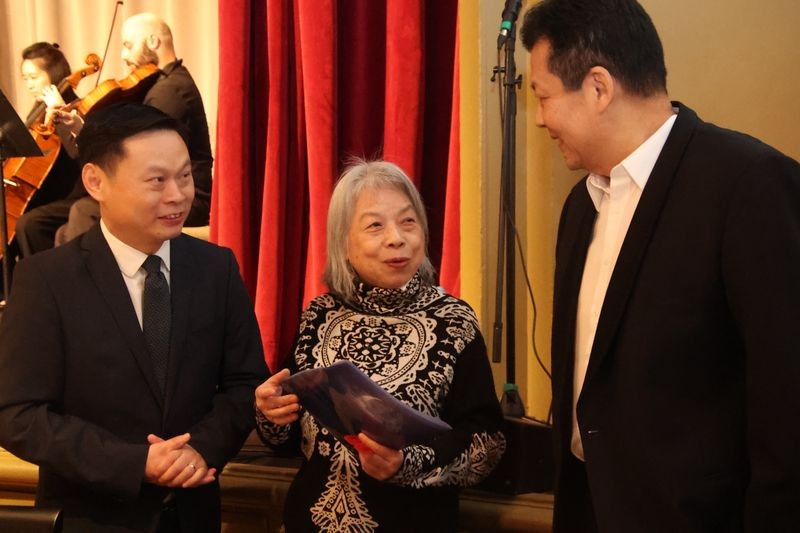 李德伦音乐基金会举行中西汇粹音乐宴会 加拿大共工新闻社社长孙瑞祥教授采访李德伦音乐基金会理事长李燕女士(图19) 李德伦音乐基金会举行中西汇粹音乐宴会 加拿大共工新闻社社长孙瑞祥教授采访李德伦音乐基金会理事长李燕女士(图19)