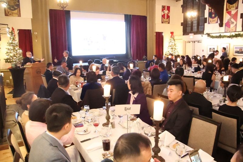 李德伦音乐基金会举行中西汇粹音乐宴会 加拿大共工新闻社社长孙瑞祥教授采访李德伦音乐基金会理事长李燕女士(图1) 李德伦音乐基金会举行中西汇粹音乐宴会 加拿大共工新闻社社长孙瑞祥教授采访李德伦音乐基金会理事长李燕女士(图1)