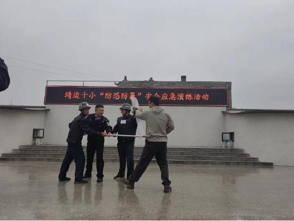 靖边县公安局新庄派出所冯东冬：在社区警务的星河里点亮“平凡”