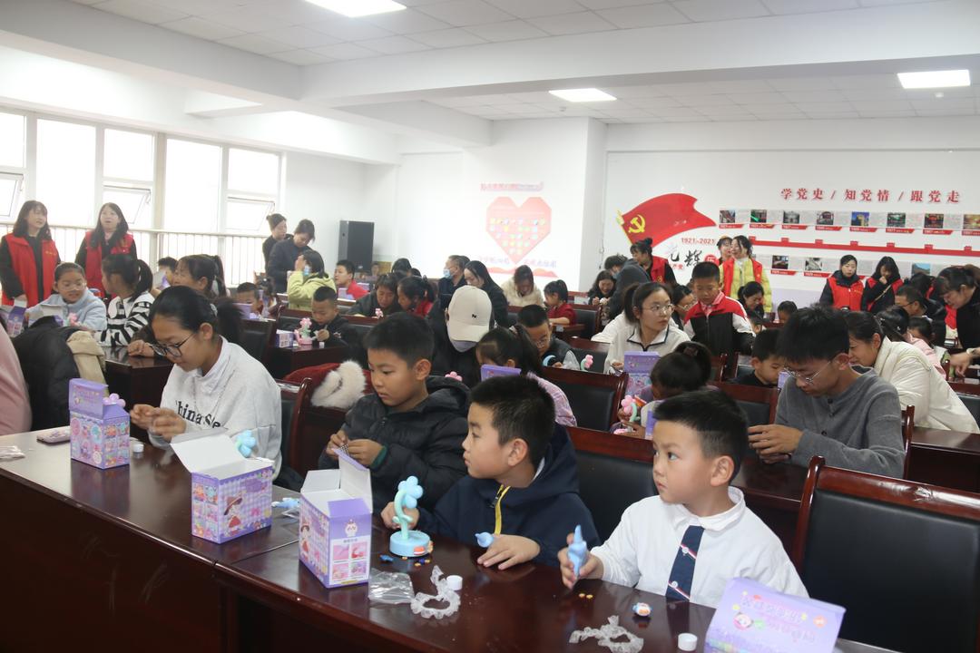 金沙路街道金榆社区：58组家庭共赴成长之约，亲子互动暖初冬