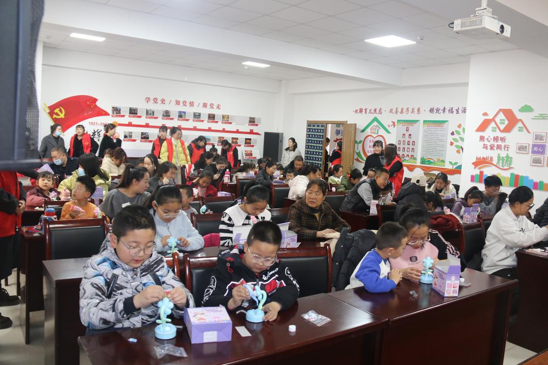 金沙路街道金榆社区：58组家庭共赴成长之约，亲子互动暖初冬