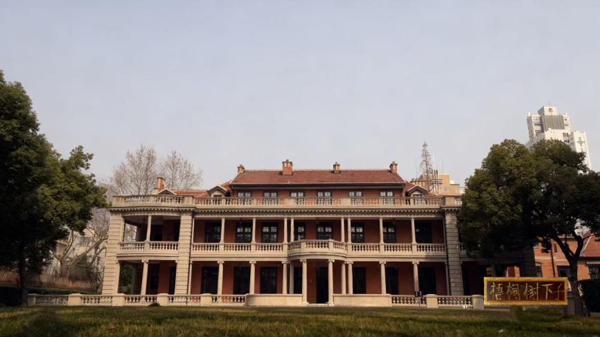 /Volumes/USB DISK/6月份7月份物料/《梧桐树下老房子》国际传播物料/文字材料配图/综述/微信图片_20251126183627_2682_7.jpg微信图片_20251126183627_2682_7