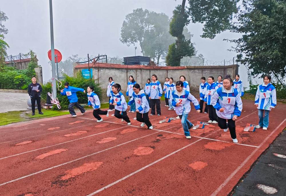 Nanchong, Sichuan: The 55th Track and Field Games of Longmen Middle School came to a successful conclusion