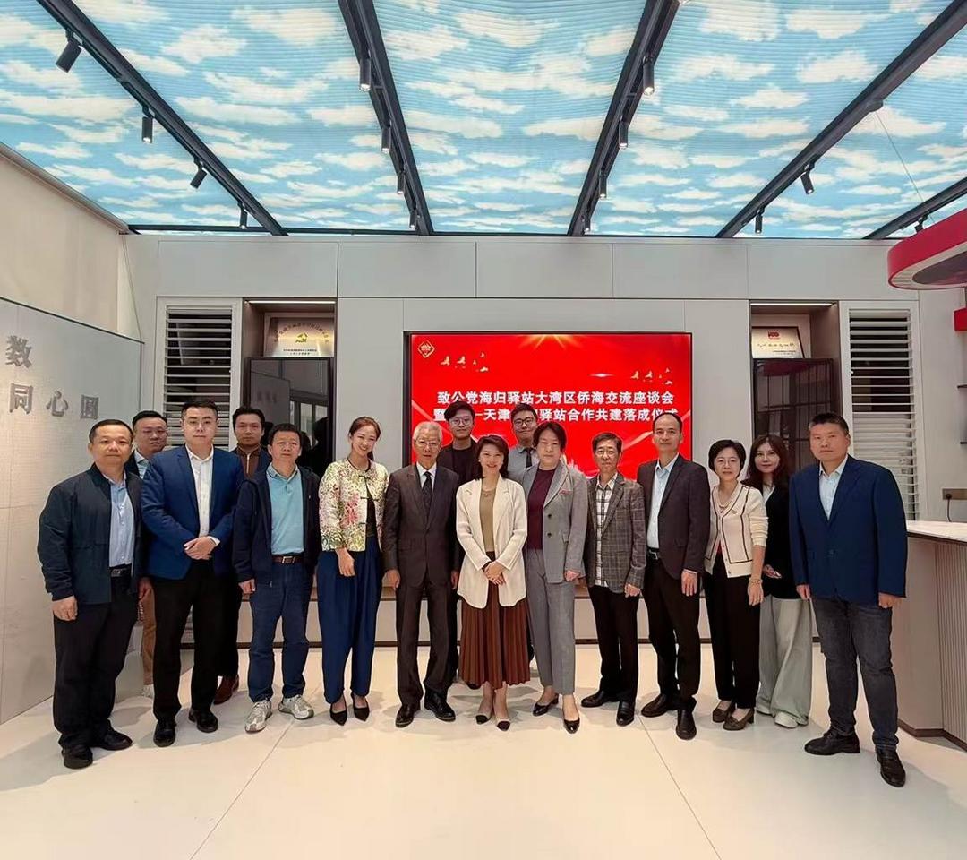 一張含有 服裝, 男人, 西裝, 人員 的圖片

AI 產生的內容可能不正確。