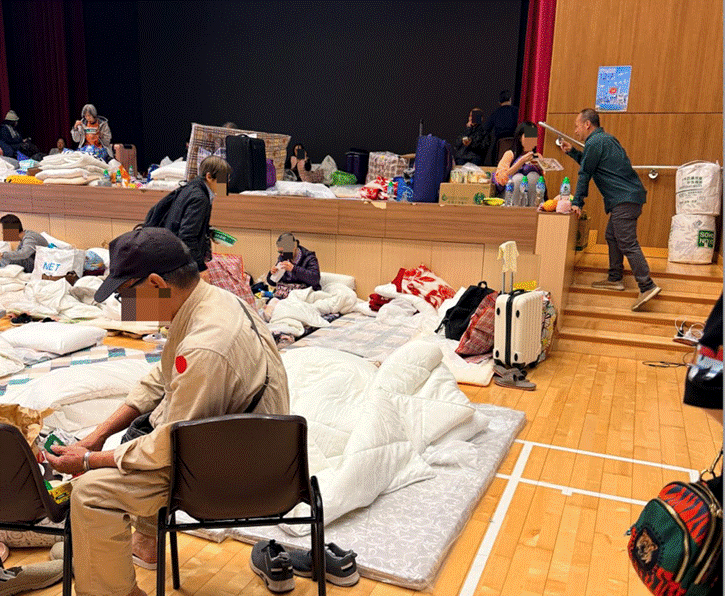 一張含有 室內, 服裝, 傢俱, 人員 的圖片

AI 產生的內容可能不正確。