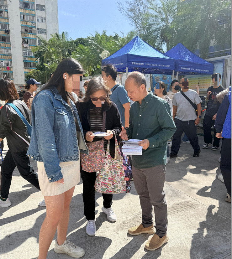 一張含有 足部穿著, 服裝, 人員, 戶外 的圖片

AI 產生的內容可能不正確。