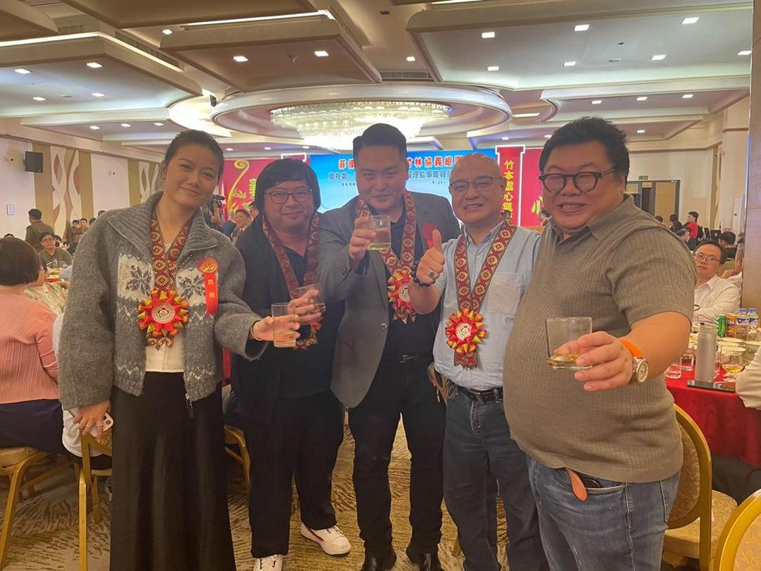 一張含有 服裝, 人員, 男人, 人的臉孔 的圖片

AI 產生的內容可能不正確。