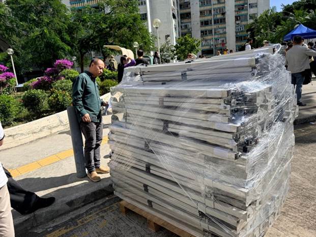 一張含有 戶外, 服裝, 建築, 足部穿著 的圖片

AI 產生的內容可能不正確。