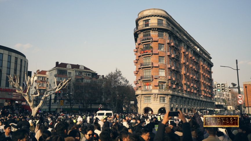 用镜头探寻武康大楼的巨轮之姿和建筑形态之美