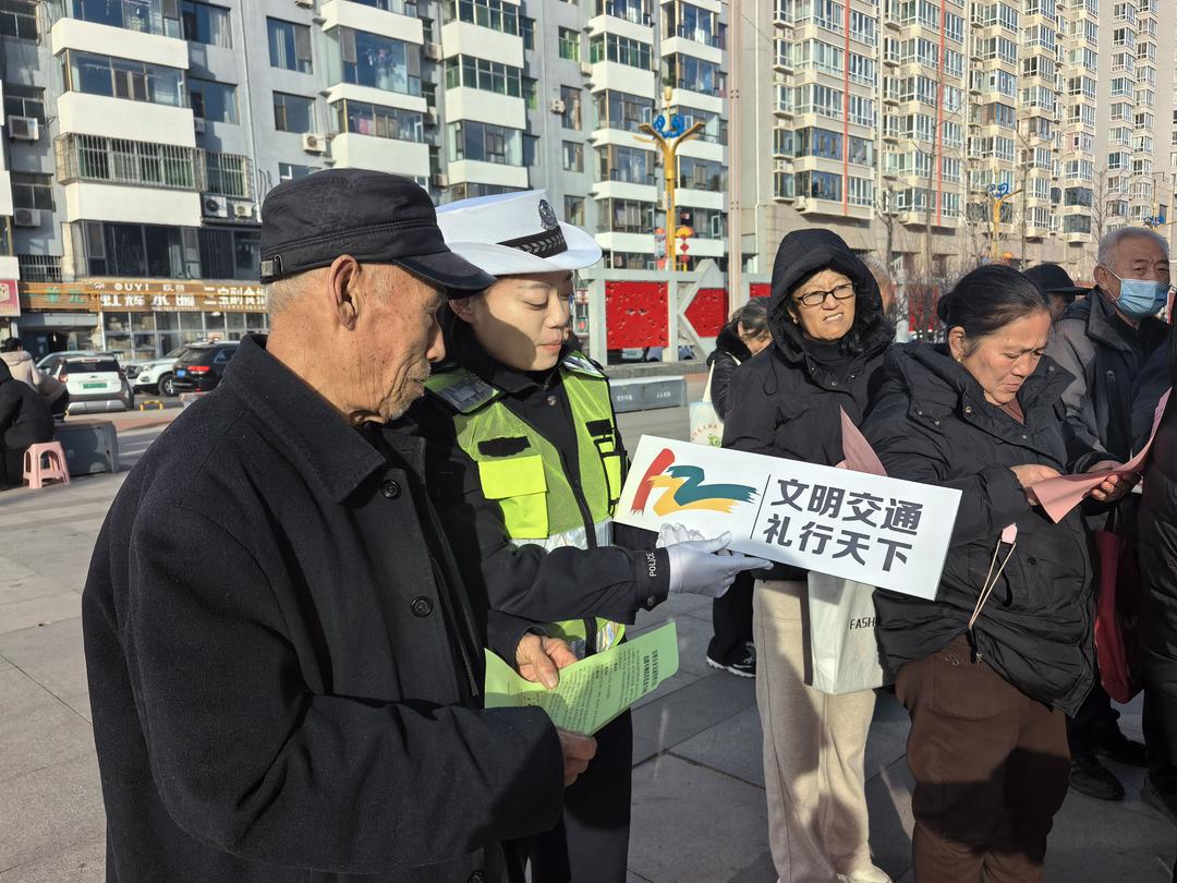 吴堡县公安局交通管理大队圆满开展“122全国交通安全日”主题宣传活动