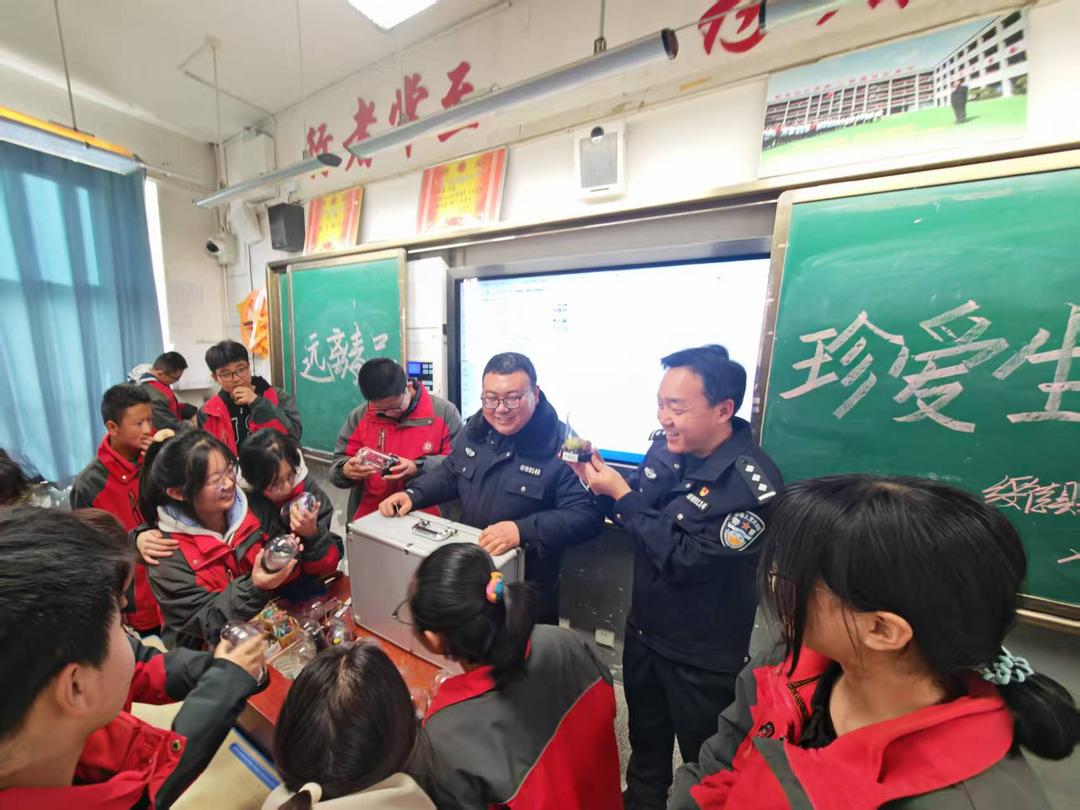 绥德公安：“青骄课堂”进校园 撑起青春“守护伞”