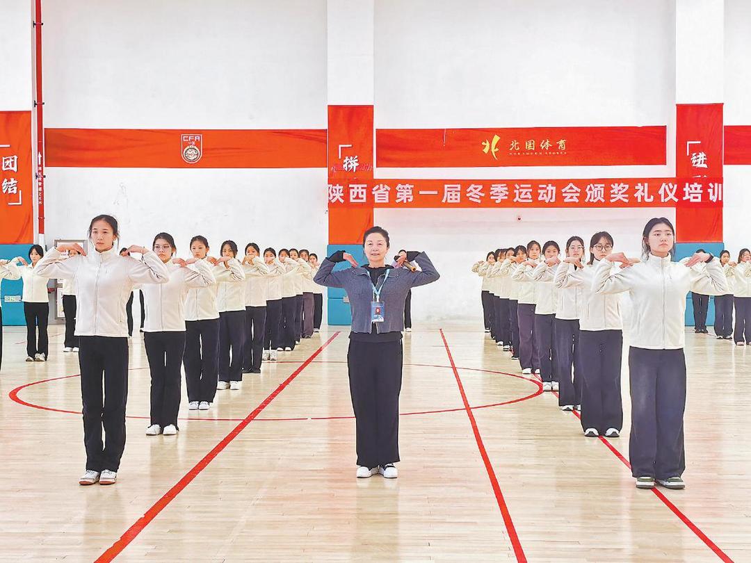 陕西省第一届冬季运动会颁奖礼仪培训班开班仪式在榆林科创新城游泳馆举行