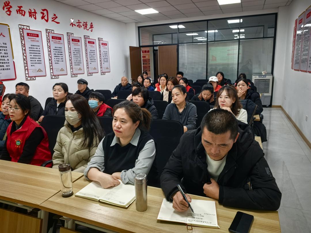 法润社区心 宣讲助民行——芹涧路社区联合榆林学院开展宪法宣讲活动