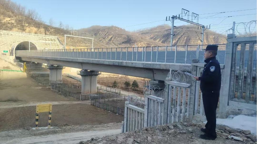富县东站派出所：内强管理固根基 外清隐患护坦途