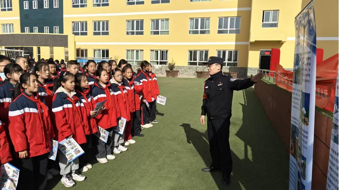 富县东站派出所：内强管理固根基 外清隐患护坦途