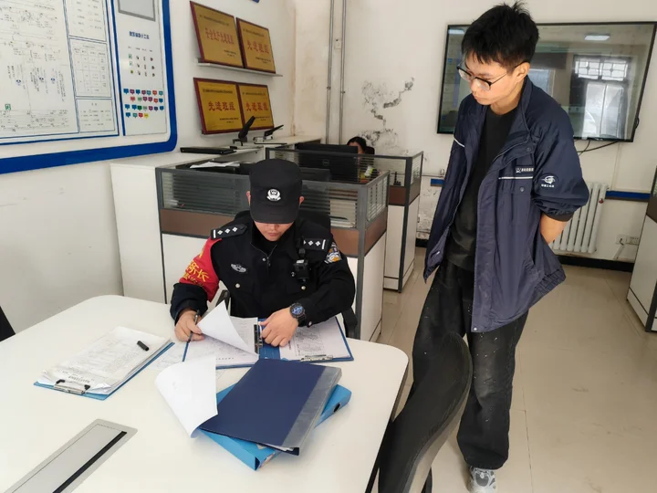 绥德铁警“每日一公里”巡线，寒冬护动脉