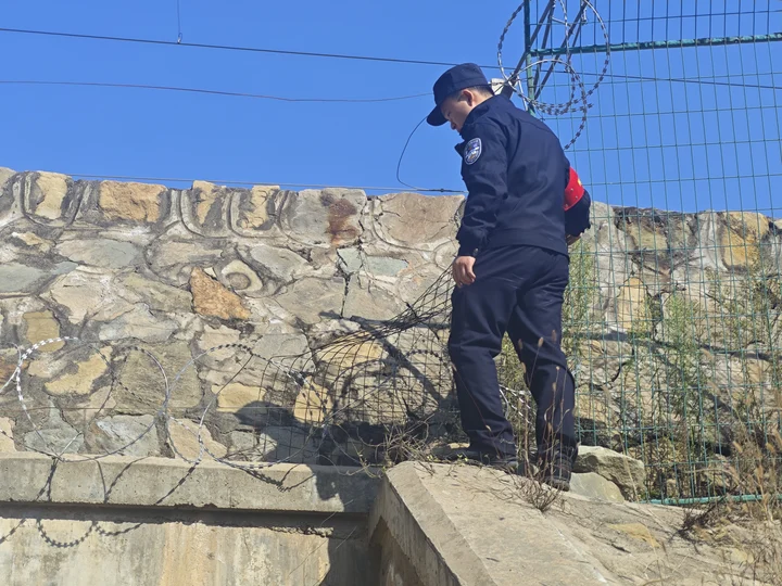 绥德铁警“每日一公里”巡线，寒冬护动脉