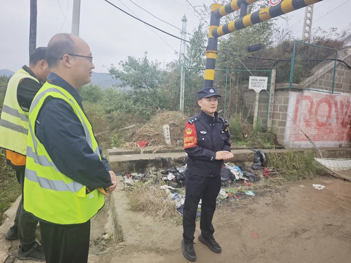 绥德铁警“每日一公里”巡线，寒冬护动脉