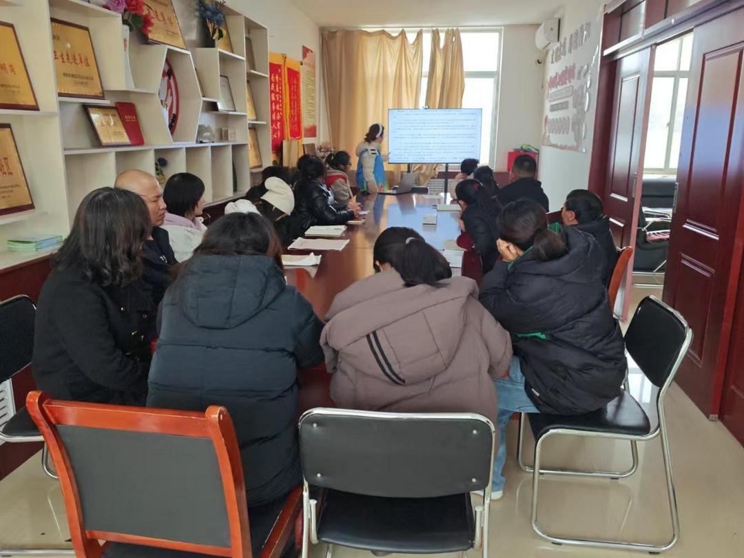 榆阳区崇文路街道春苑社区组织学习《榆林市生活垃圾分类管理办法》