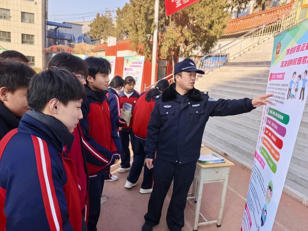 “金盾护苗”进校园 法治护航助成长——吴堡公安宋家川派出所开展法治宣传进校园活动