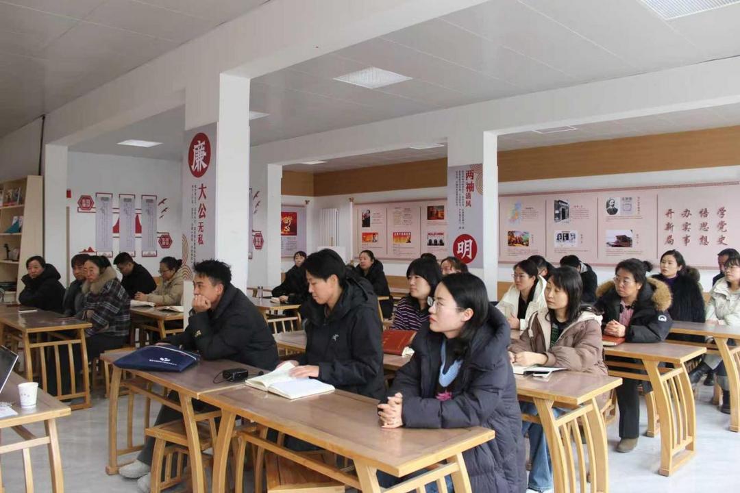 崇文路街道学院社区：区委党校名师开讲，“十五五”蓝图进社区！