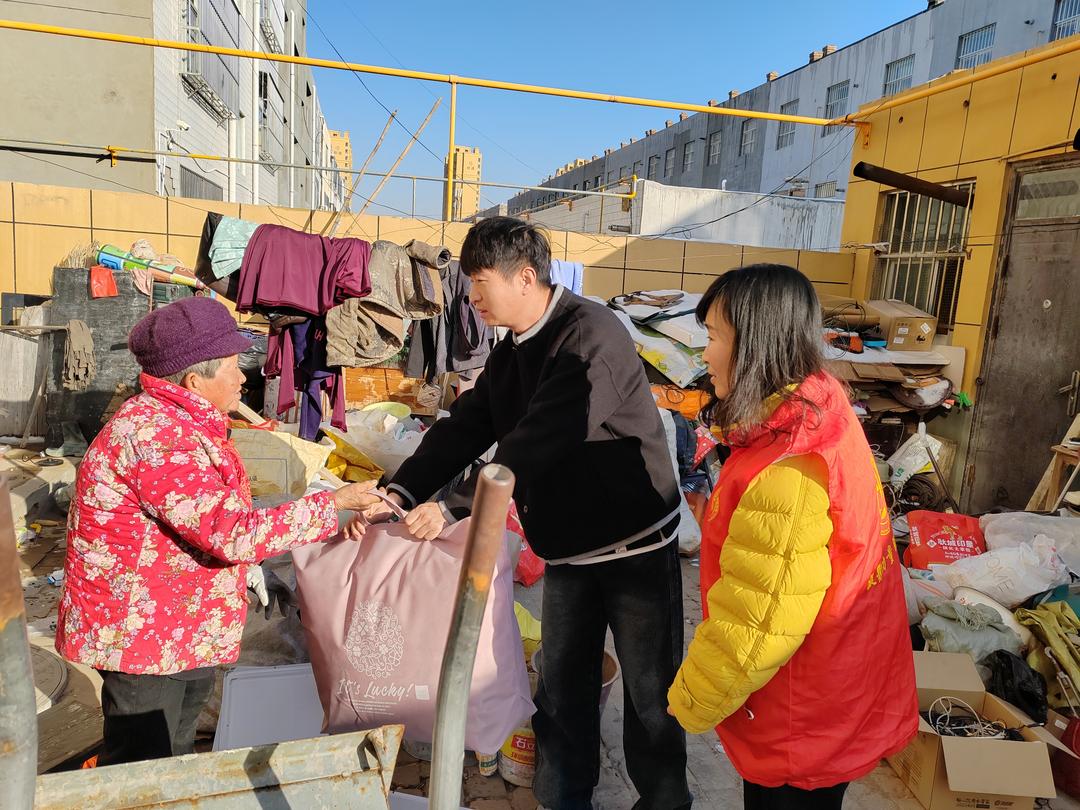 金沙路街道公园社区：“暖心行动”精准送达，守护特殊群体温暖过冬