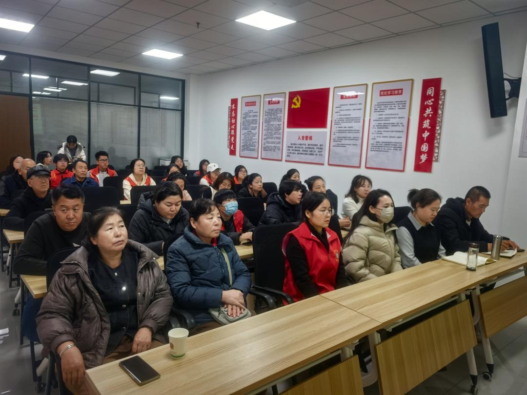 崇文路街道芹涧路社区开展“学宪明责，守宪履职”主题教育活动