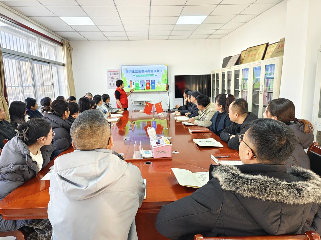 学新规守公约 共建绿色家园——迎滨路社区深入学习《榆林市生活垃圾分类管理办法》