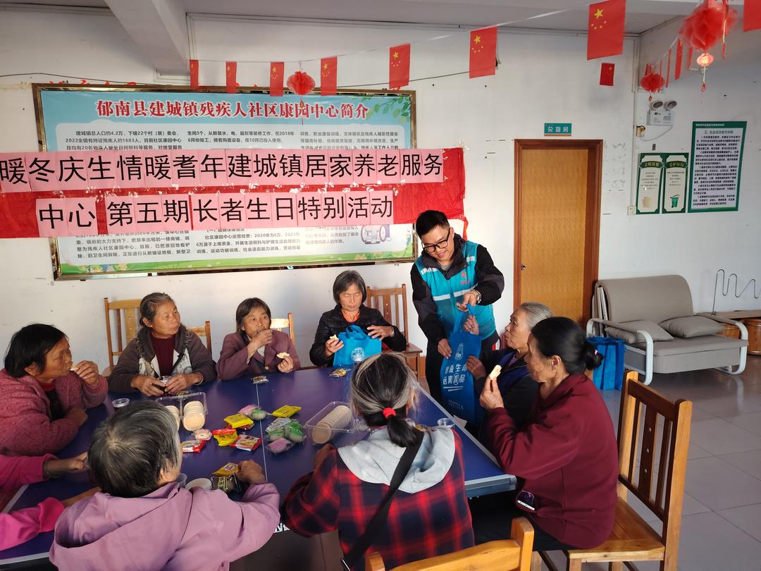 �����Ͼ����������򡿡�ů����������ů���ꡱ ���������ڳ��������ر�