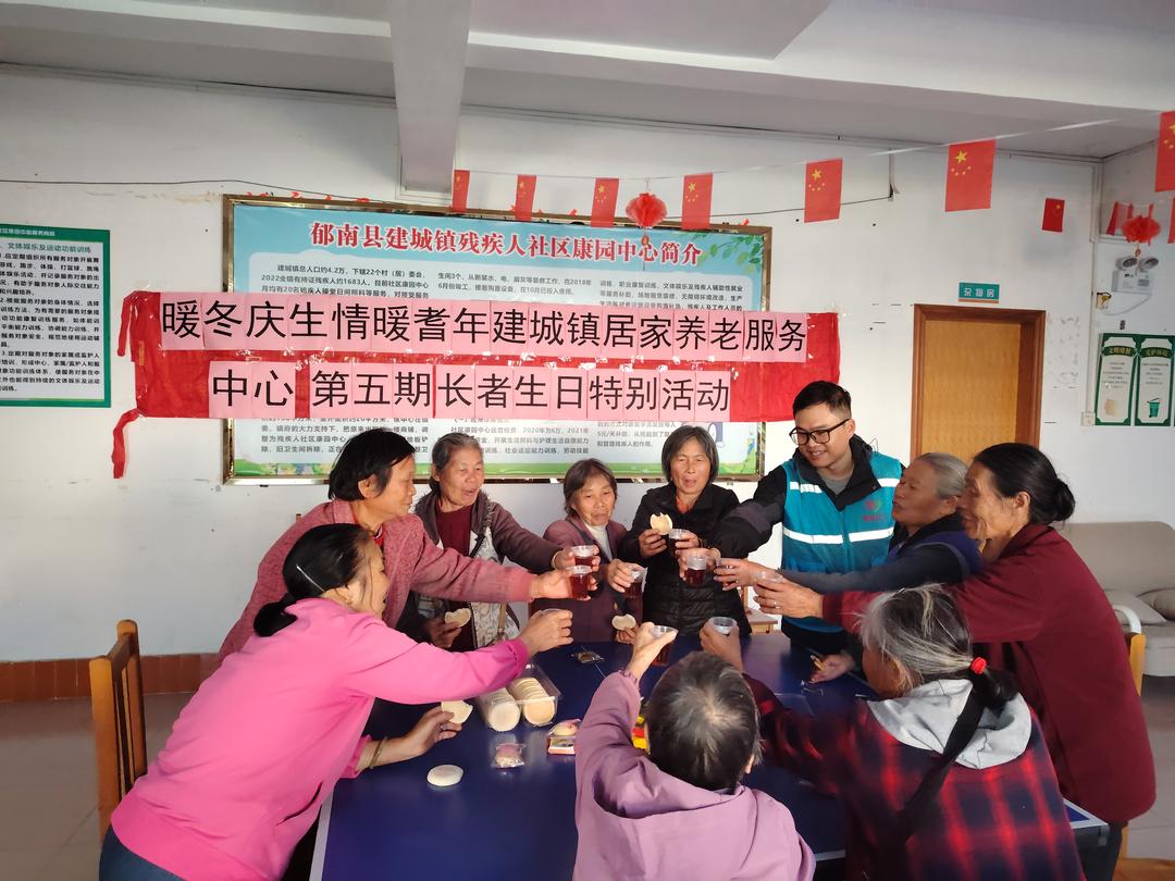 �����Ͼ����������򡿡�ů����������ů���ꡱ ���������ڳ��������ر�