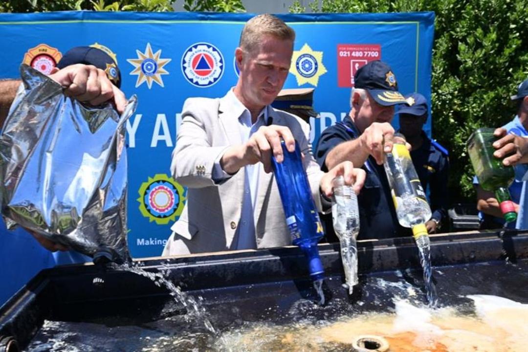 开普敦市政府销毁了3000升没收的酒类