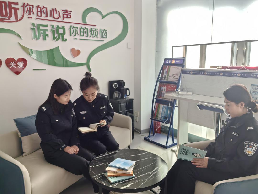 阅读润心强本领 警营书香促攻坚——吴堡公安2025年全警阅读赋能“八大行动”落地见效 阅读润心强本领 警营书香促攻坚——吴堡公安2025年全警阅读赋能“八大行动”落地见效