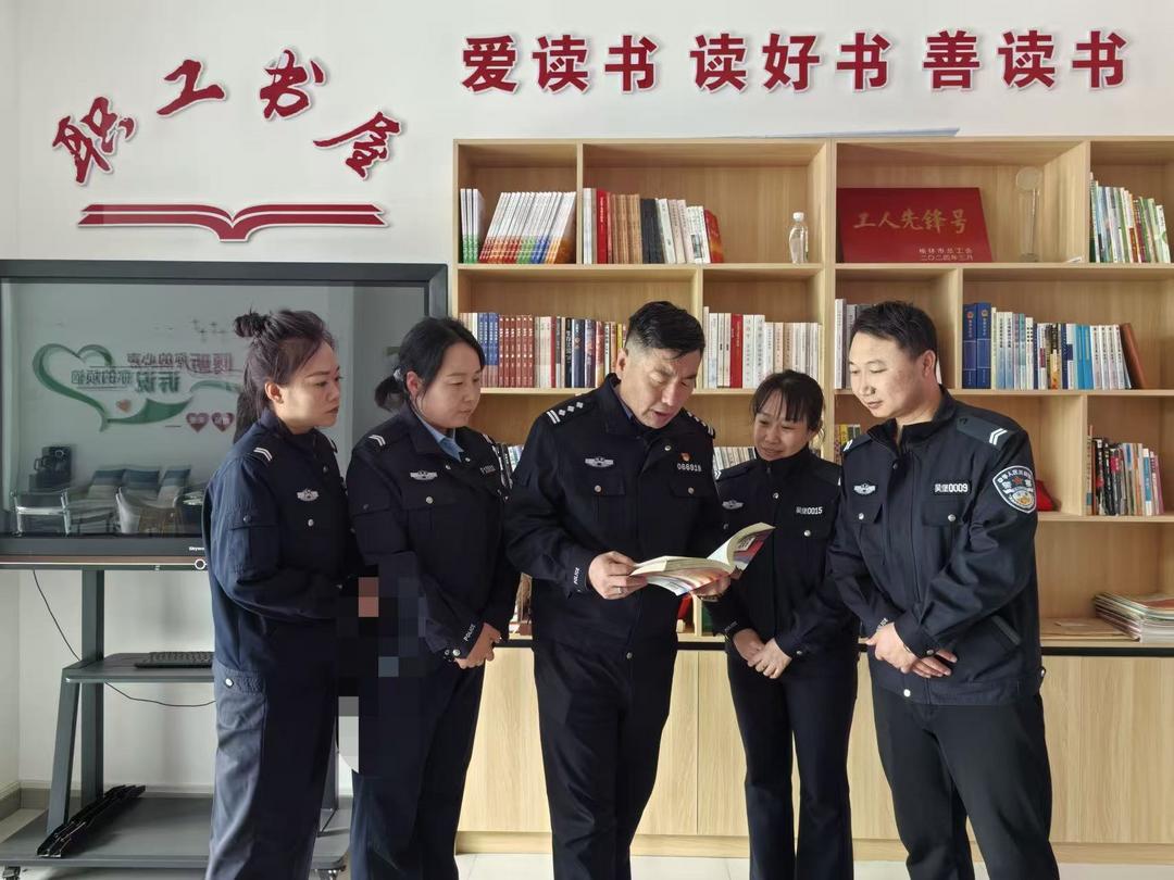阅读润心强本领 警营书香促攻坚——吴堡公安2025年全警阅读赋能“八大行动”落地见效