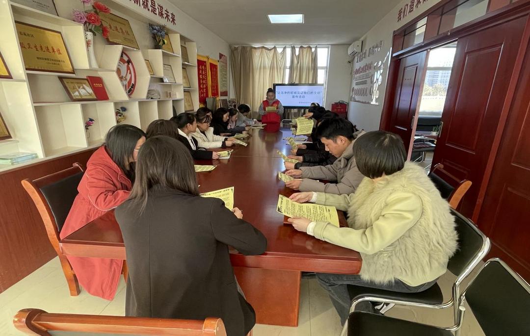 榆阳区崇文路街道春苑社区组织开展“让干净的驼城见证我们的文明”主题活动