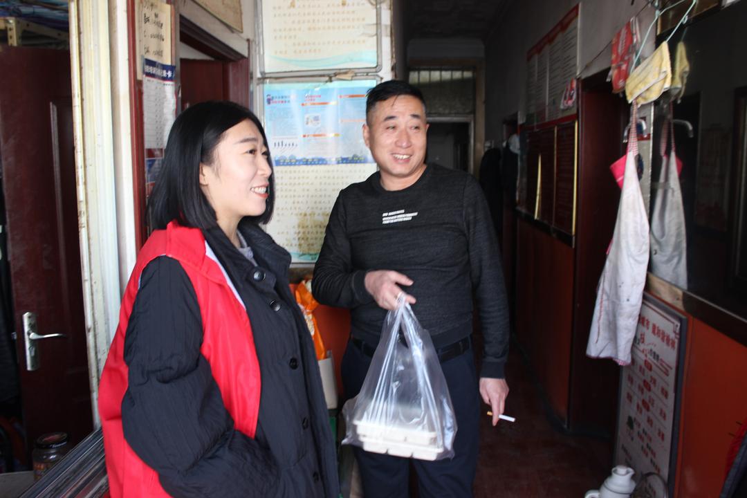 冬至大如年，小城有大爱！学院社区冬至送饺子上门精准关爱不落一人