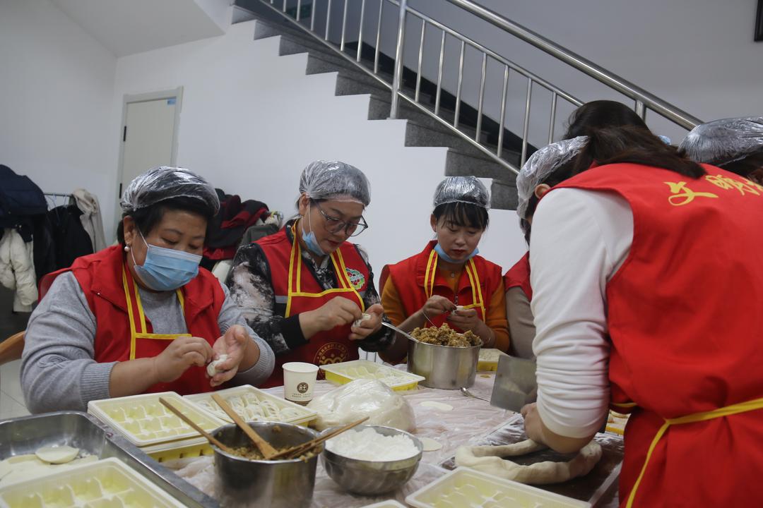 榆阳区金沙路街道金榆社区：冬至饺香裹“廉”味 党群暖心共团圆