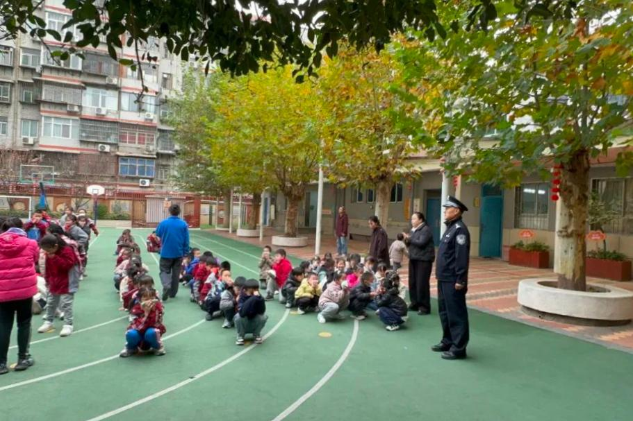 “金盾”护幼苗“同心”筑未来，碑林公安守护校园的满分答卷