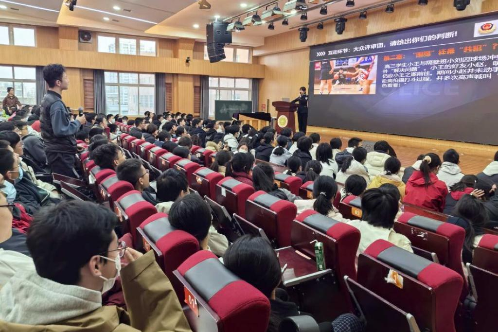 “金盾”护幼苗“同心”筑未来，碑林公安守护校园的满分答卷