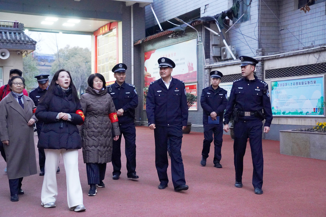 “金盾”护幼苗“同心”筑未来，碑林公安守护校园的满分答卷