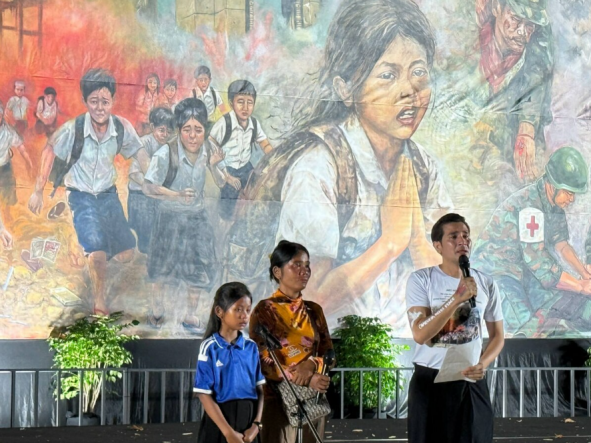 柬埔寨暹粒省举办“艺术为了和平”主题画展