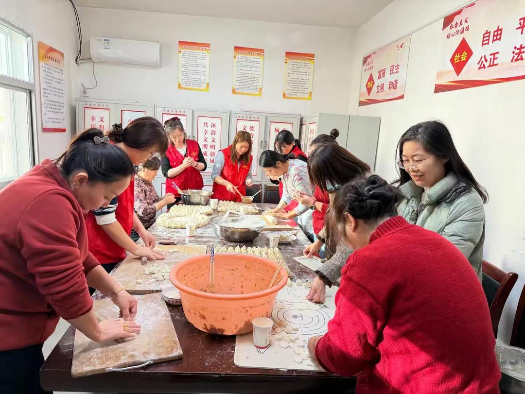 饺香暖冬至 情系聚财人——崇文路街道聚财社区开展冬至慰问暖心行动​