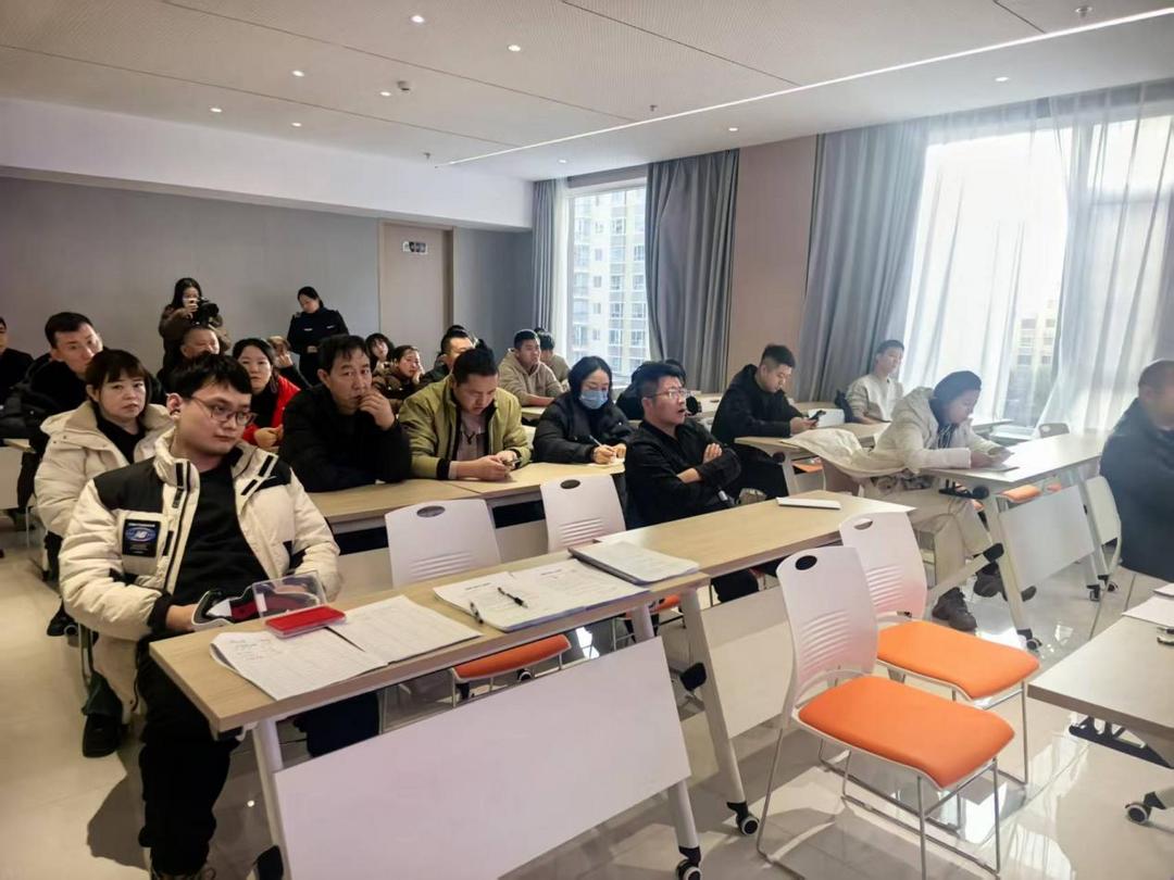 榆阳区明珠路街道开展“九小场所”违规住人约谈和警示教育会