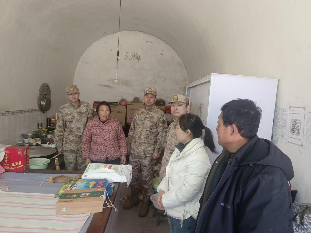 情暖夕阳红！吴堡县人武部深入岔上镇开展双拥慰问活动