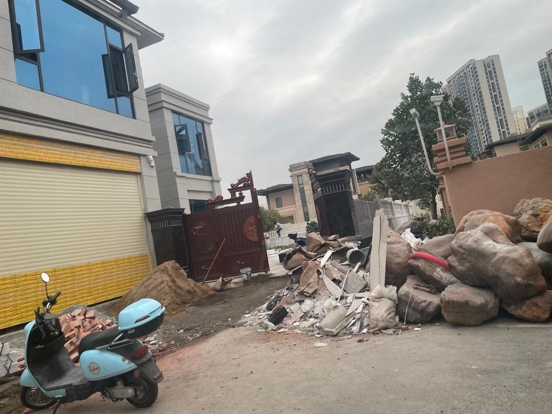 图片[2]-广州一别墅被指“占道、搞违建” 多次投诉仍即将顺利竣工-华闻时空