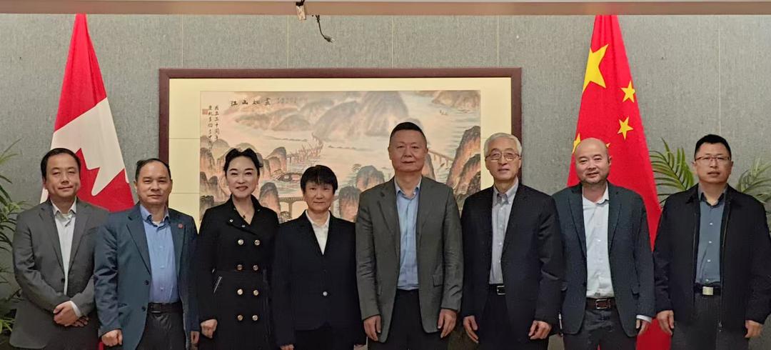 A group of people standing in front of a painting AI-generated content may be incorrect.