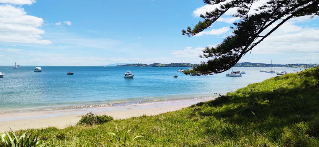 æµ·è¾¹çš„è�‰åœ°ä¸Š

AI ç”Ÿæˆ�çš„å†…å®¹å�¯èƒ½ä¸�æ­£ç¡®ã€‚