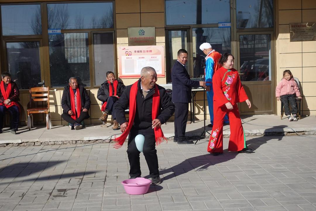幸福院里年味浓！神木市大保当镇小草湾村幸福院40余位老人欢聚过元旦迎新年