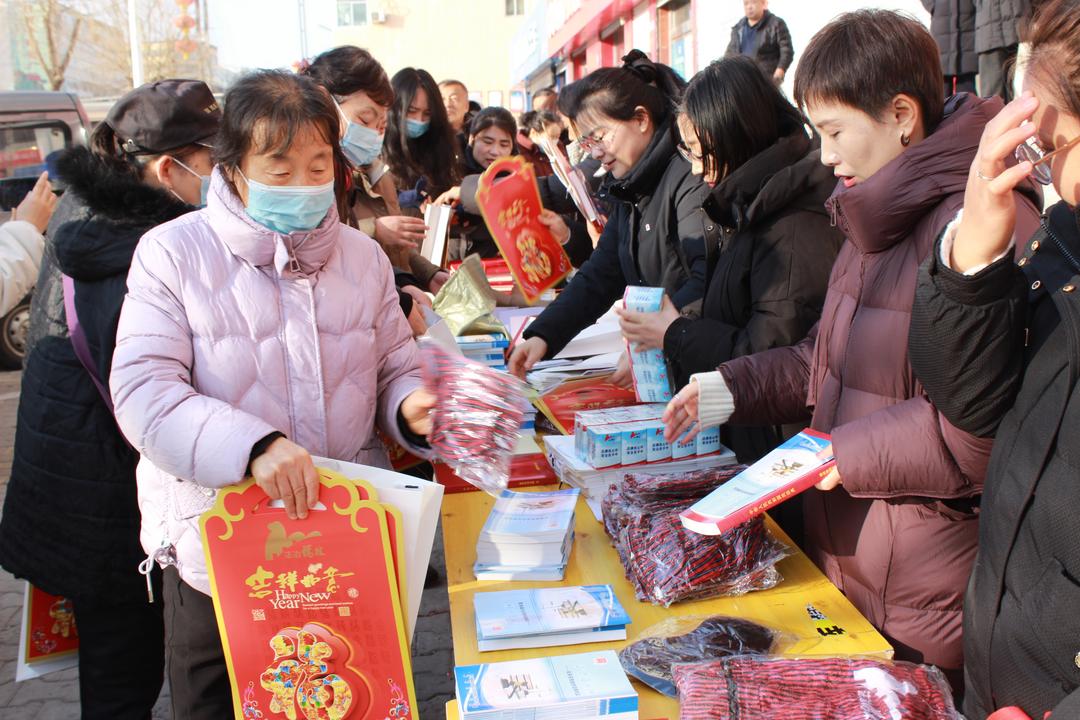 芹涧路社区开展“双报到强联动，普法惠民进社区”主题实践活动